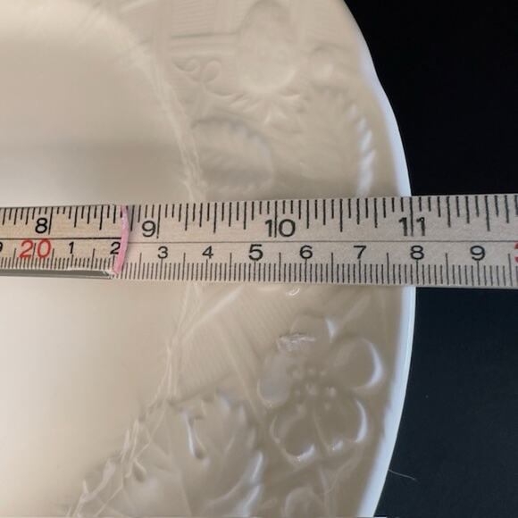 Mikasa English Countryside 6 White Dinner Plate Raised Flowers Grapes Basket VTG - Picture 8 of 8